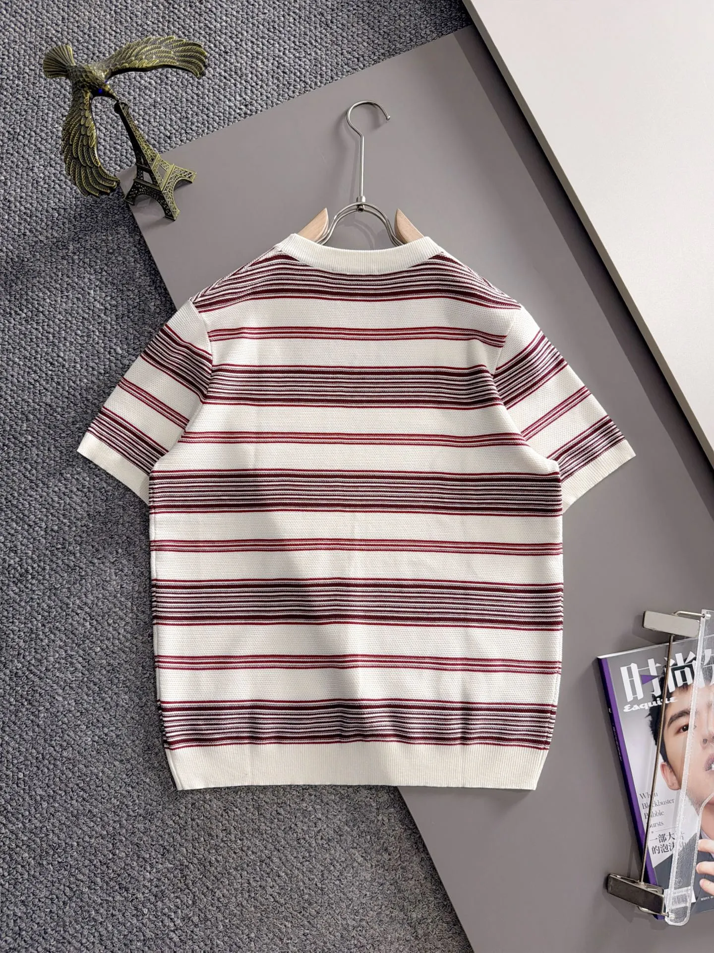 LP high quality Loro Piana 26ss New Arrival men's short-sleeved knitted T-shirt. Made of combed cotton yarn knitted cotton fabric, no pressure when entering and exiting the counter. Exclusive control of raw materials. It feels substantial when weighed, and the upper body is more textured than ordinary T-shirts. This texture can handle the weather easily and is suitable for both hot and cold! Loose fit design, looks noble. The only correct version is available Size: M to 4XL